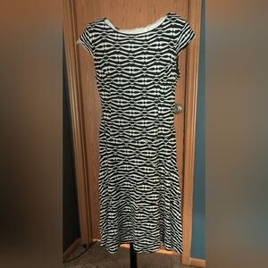 Anne Klein Black and White Geometric Midi Dress Size 2